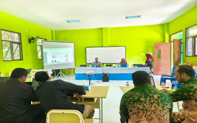 Tim Pendis Bolsel Gelar Bimtek Emis.dev di MTs Negeri 4 Bolsel