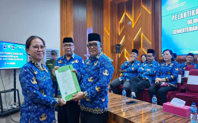 Salah Satu Guru MTs Negeri 4 Bolsel Resmi Terima SK Pengangkatan PNS