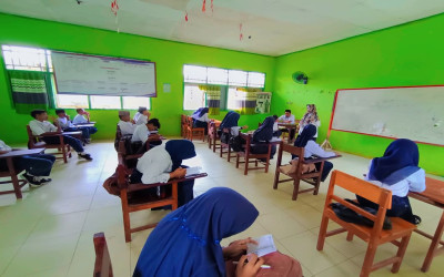 Irawaty Laksanakan Monitoring Ujian Praktek Tahun Pelajaran 2024/2025 di MTs Negeri 4 Bolsel