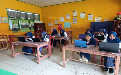 Delapan Siswi MTs Negeri 4 Bolsel Ikuti Pelaksanaan Simulasi OSN Tahun 2025