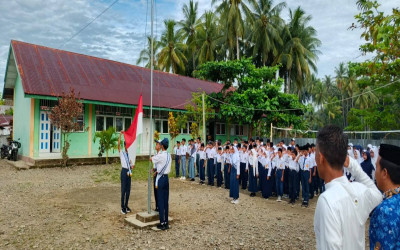 Upacara Peringatan Sumpah Pemuda Di MTs Negeri 4 Bolsel Berjalan Penuh Hikmat