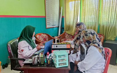 Kepala MTs Negeri 4 Bolsel Laksanakan Supervisi Bagian Staf Tata Usaha
