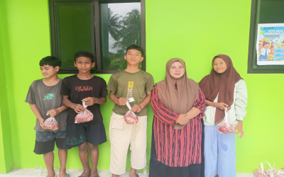 MTsN 4 Bolsel Salurkan Daging Qurban Kepada Yang Berhak Menerima